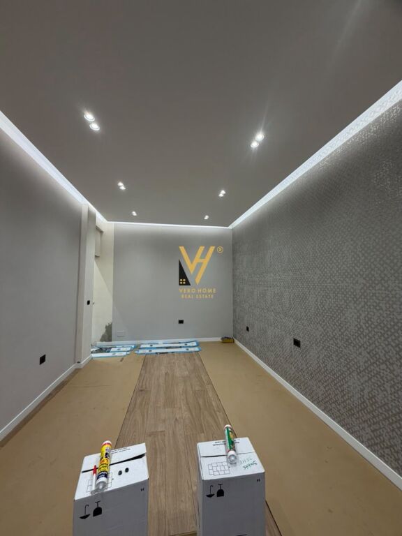 JEPET ZYRE 70 M2 ME QIRA TE ISH EKSPOZITA 80.000 LEKE