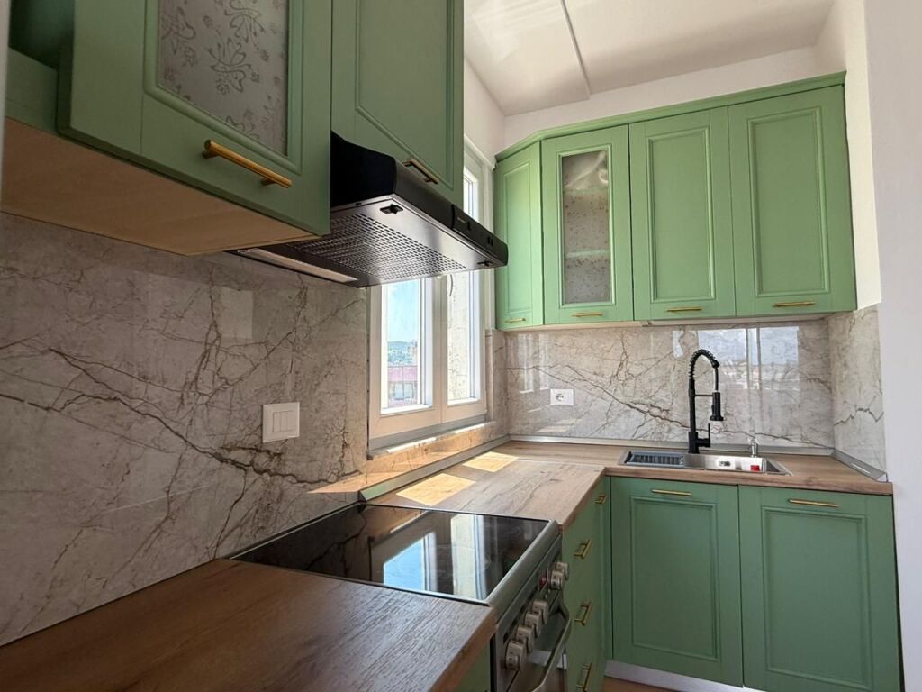🏢Yzberisht,prane Pasticeri Nela 6 jepet me qera apartament ,2+1,i sapo mobiluar. 56,000Leke(Bruto)   