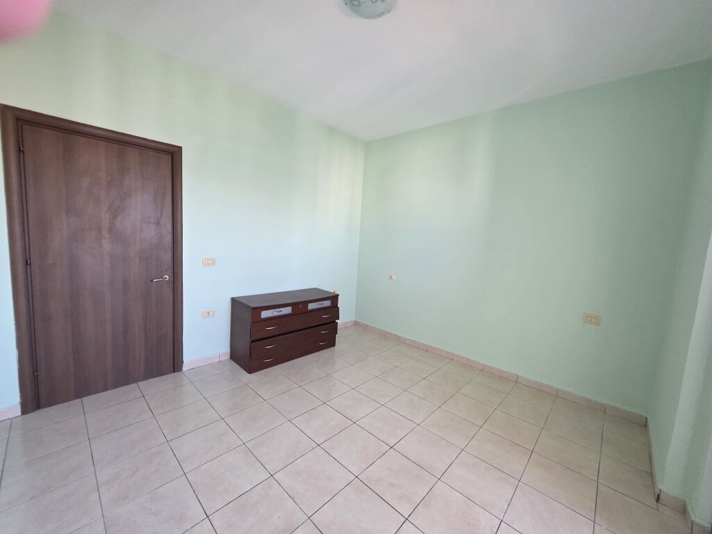 Apartament 1+1 per qera Yzberisht !