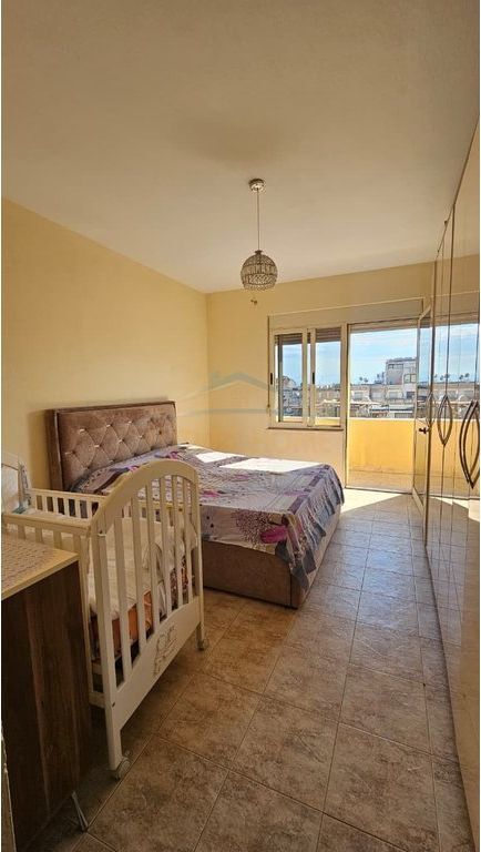 Shitet, Apartament 3+1+2, Stacioni Trenit, Durrës