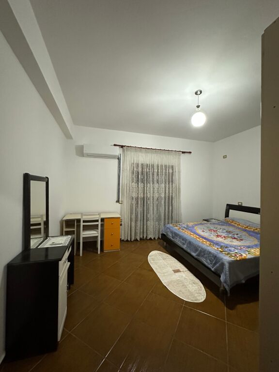 Apartament me qera 1+1