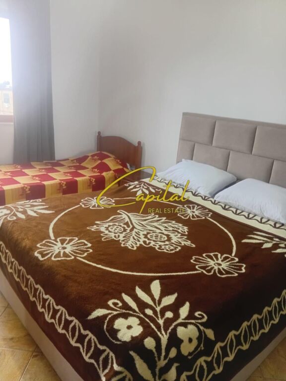 APARTAMENT ME QIRA 1+1 SHKOLLA E BASHKUAR 45.000 LEKE