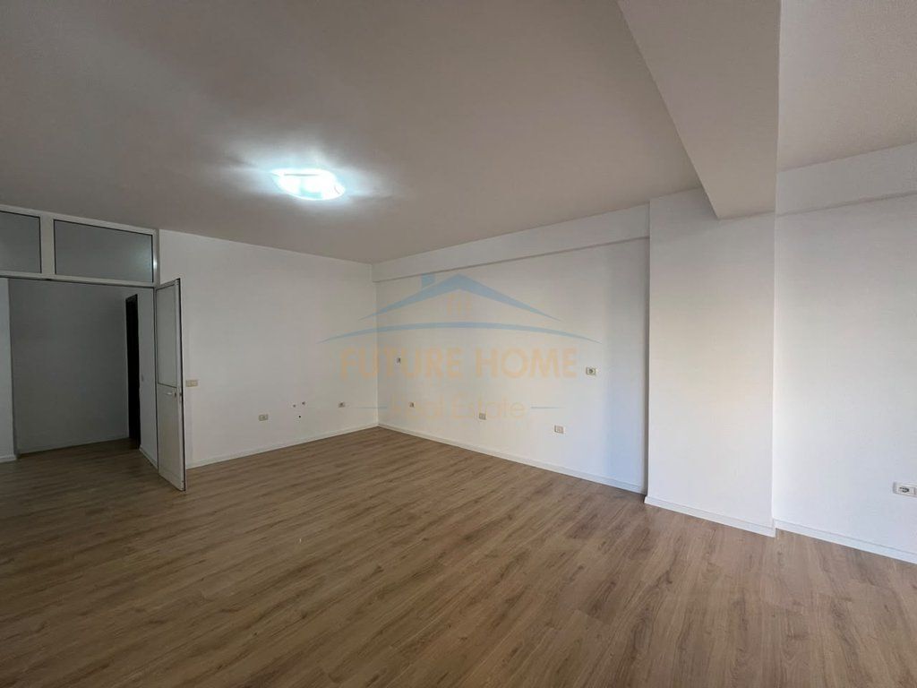 Shitet, Apartament 2+1+2, Nenkalimi i Kodres se Diellit, Tiranë.