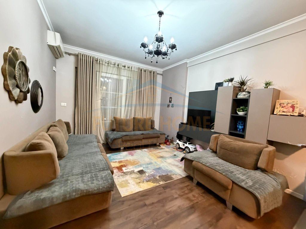 Shitet, Apartament 2+1+2, Astir, Unaza e Re