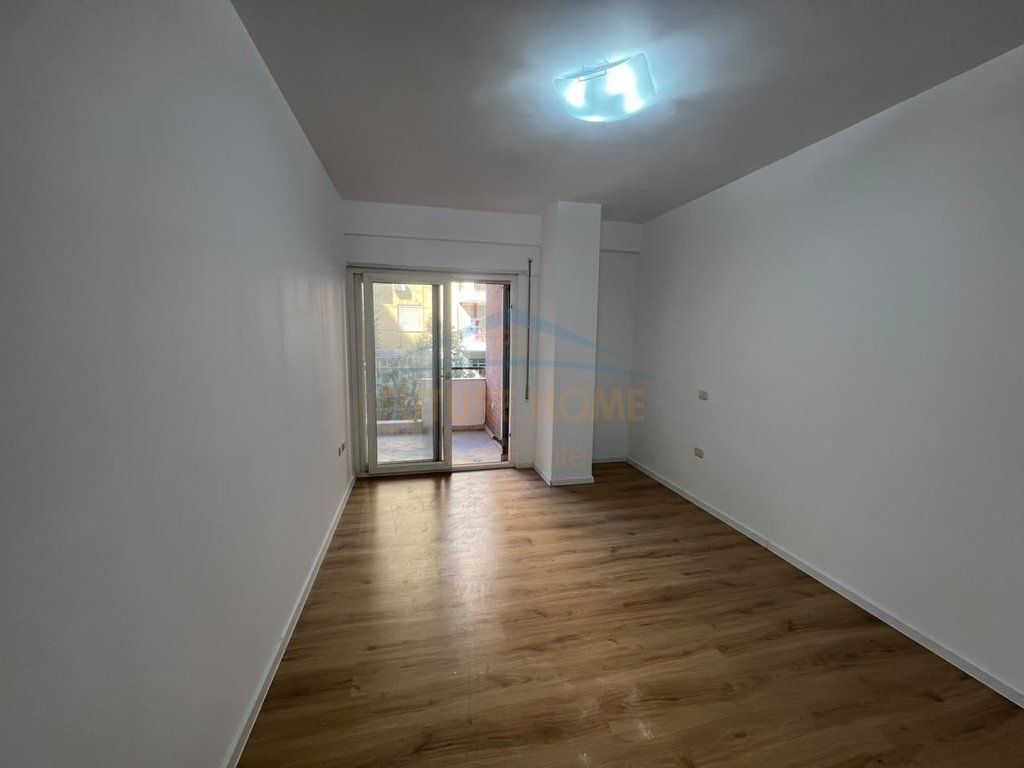 Shitet, Apartament 2+1+2, Nenkalimi i Kodres se Diellit, Tiranë.