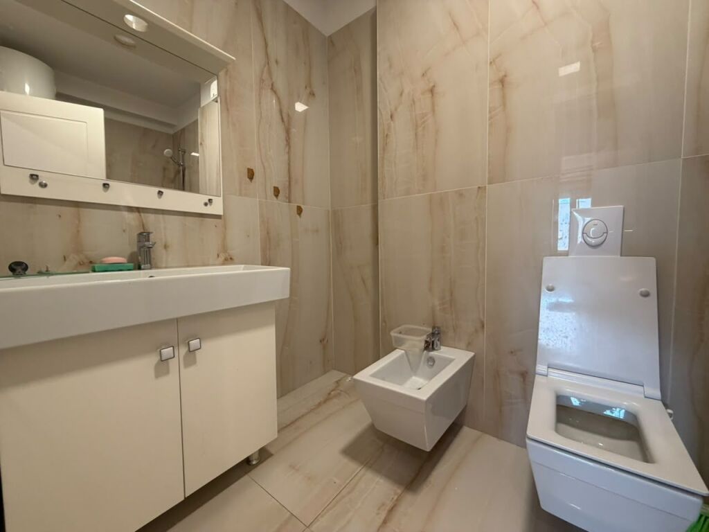 Apartament 2+1 per qira tek Kika 2 tek Komuna e Parisit.