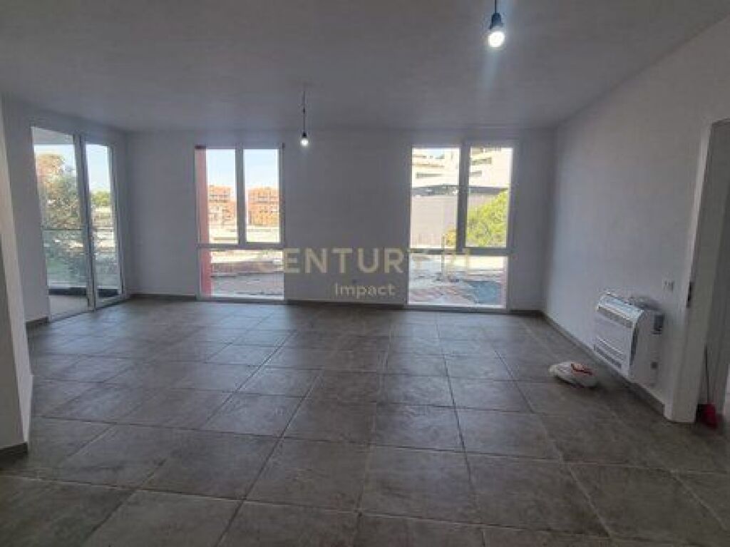 Apartament 2+1+2+ Post parkimi me qira pranë Spitalit QSUT!