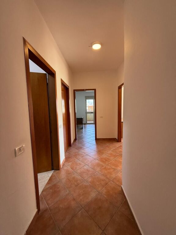 Ambient Zyre per Qira,Stacioni i trenit