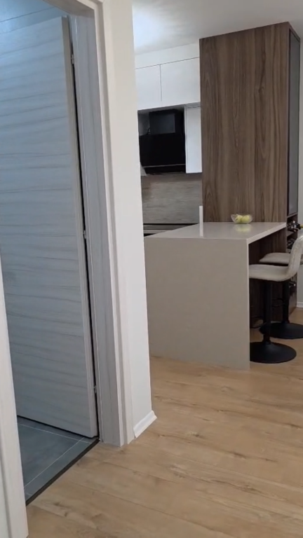 Apartament 2+1, Bulevardi i Ri!