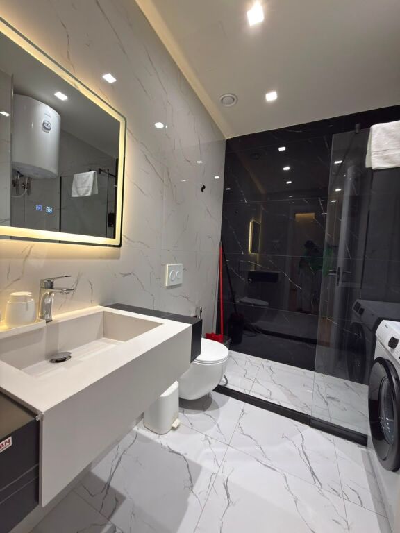 APARTAMENT 1+1 ME QERA – LUNGOMARE, VLORË