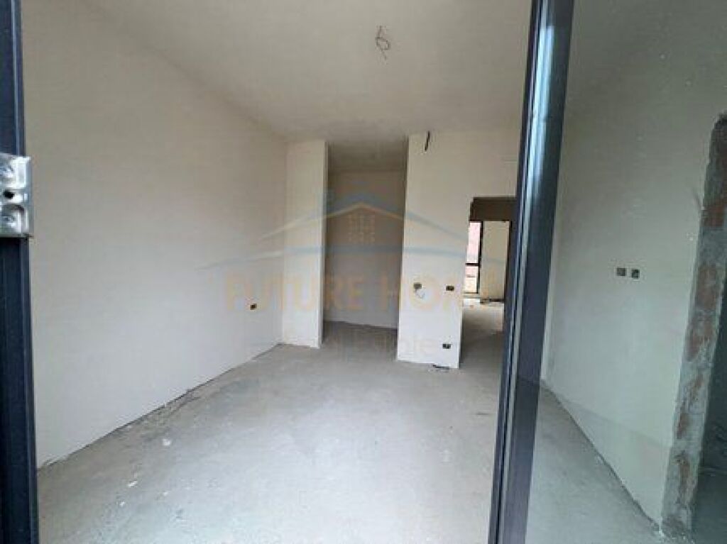 Shitet, Apartament 2+1+2+2 Poste Parkimi, Tulipan Residence, Tiranë PRO60460