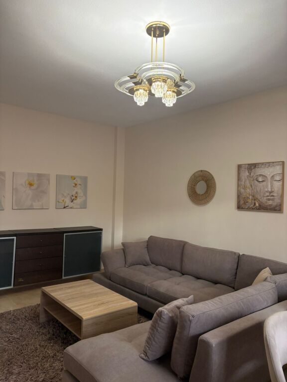 Apartament 2+1+ post parkimi per qera Sauk !