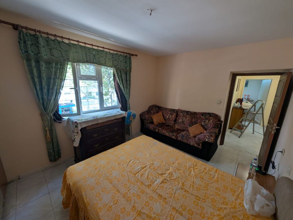 Apartament 3+1 me qera ne Rrugen Gjon Buzuku ID 5694