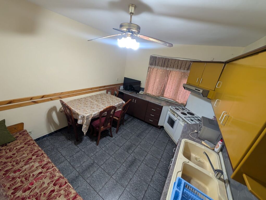Apartament 3+1 me qera ne Rrugen Gjon Buzuku ID 5694