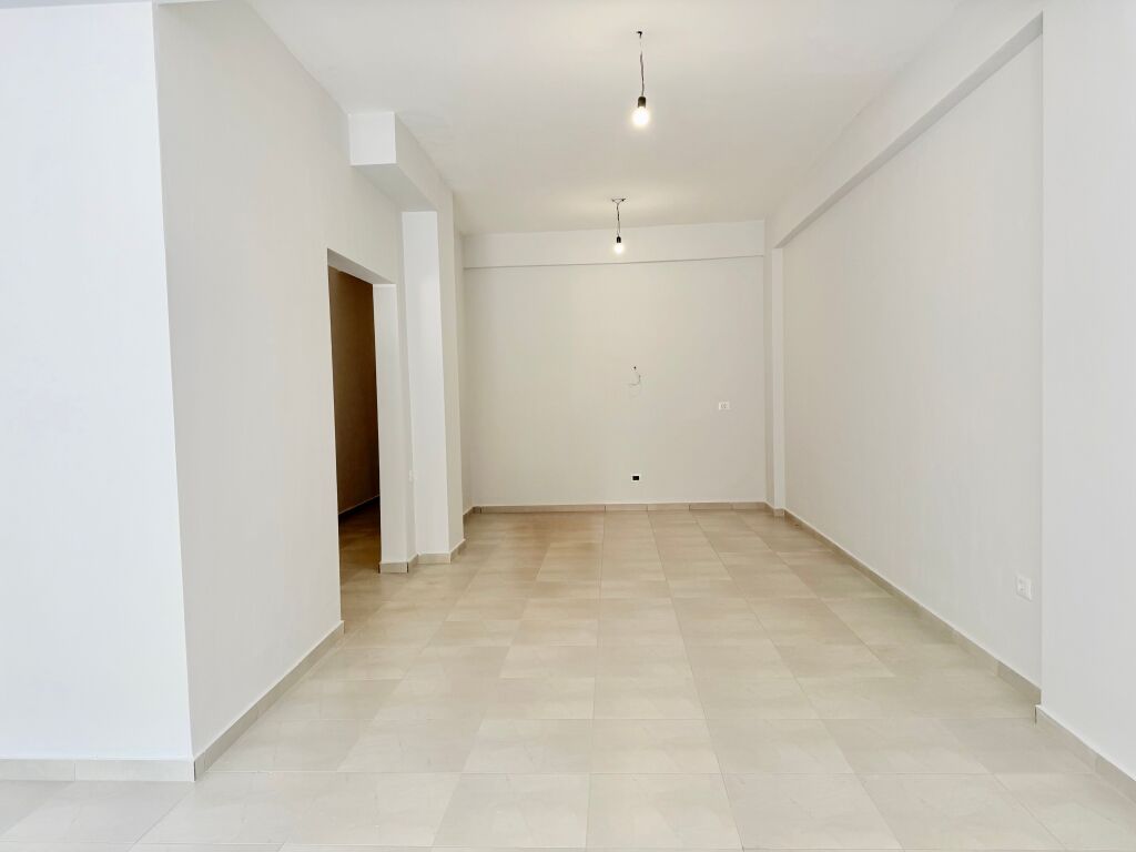 OKAZION!Shitet apartament 1+1 +verandë në Rezidencën "Kodra e Diellit"- Gjimnazi British