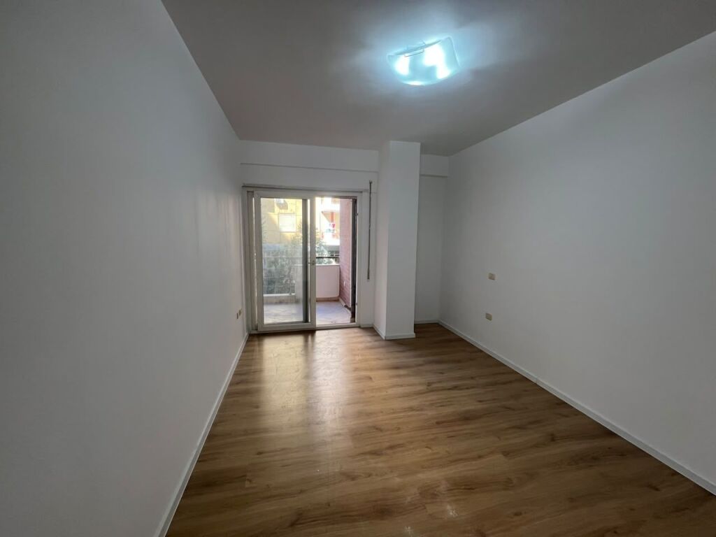 Shitet, Apartament 2+1+2, Nenkalimi i Kodres se Diellit, Tiranë.  Empire74854