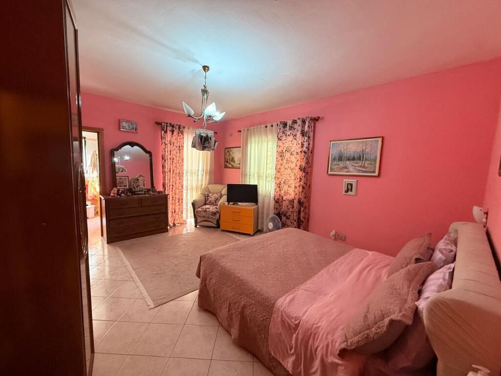 SHITET APARTAMENT 3+1+2 NË ISH-BLLOK