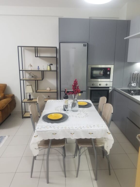 JEPET ME QIRA APARTAMENT 1+1 – LIQENI I THATË