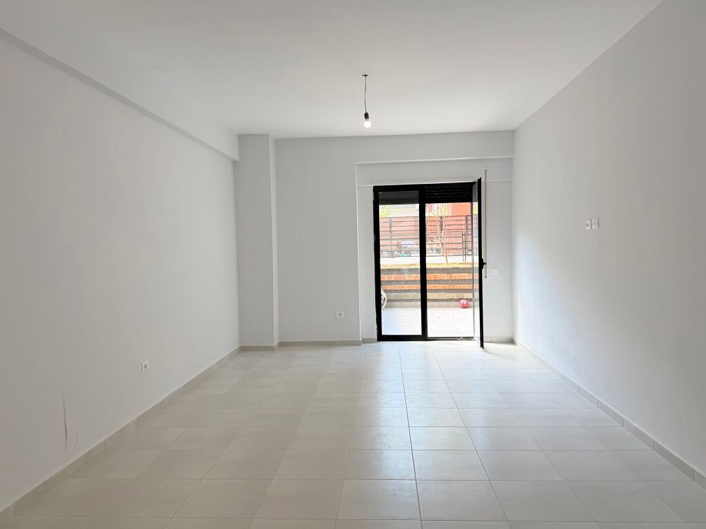 OKAZION!Shitet apartament 1+1 +verandë në Rezidencën "Kodra e Diellit"- Gjimnazi British