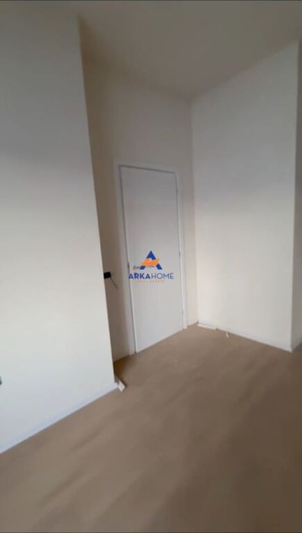JEPET AMBIENT PER ZYRA ME QERA 120 M2 'VASIL SHANTO" 1500 EURO