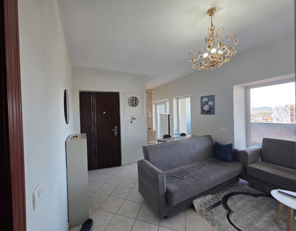 Jepet me Qera Apartament 1+1 + Verandë  📍 Sheshi Shqiponja