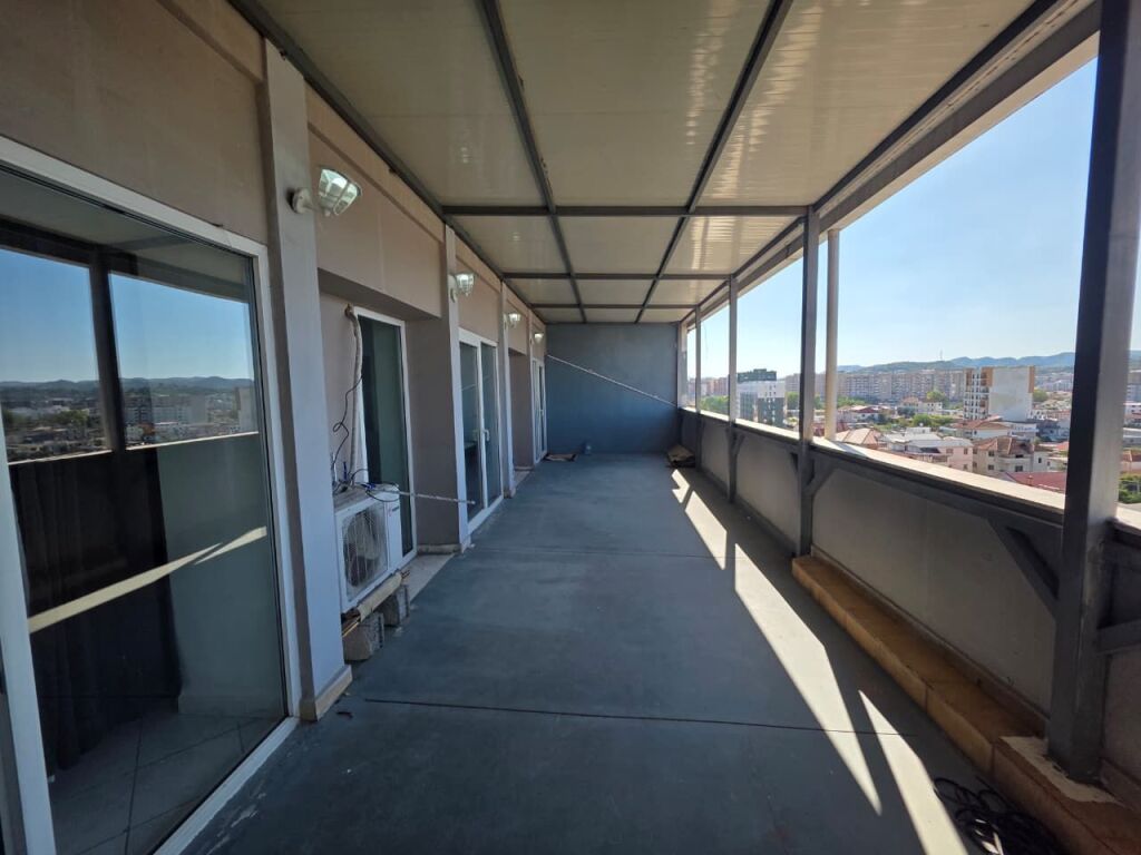 Jepet me Qera Apartament 1+1 + Verandë  📍 Sheshi Shqiponja