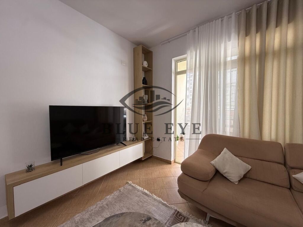 Jepet me qira apartament 2+1+1 pranë Tregut Veror, Plazh – Durrës!
