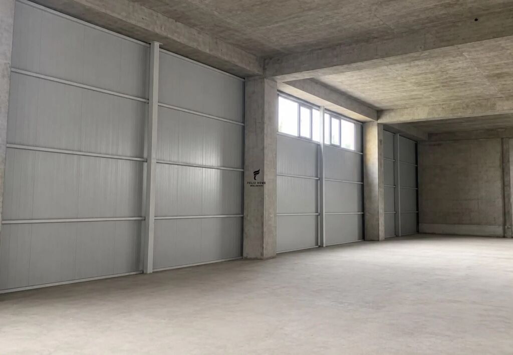 MAGAZINE ME QERA 180 M2 5 MAJI 80.000 LEKE FH-95342