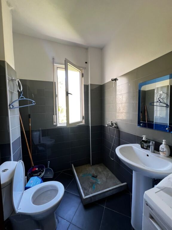 JEPET ME QERA APARTAMENT 2+1 PRANE OLIVIA HILL, GOLEM