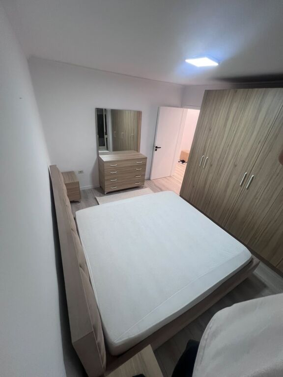 Apartament 1+1 me qira te Kryqezimi i 21