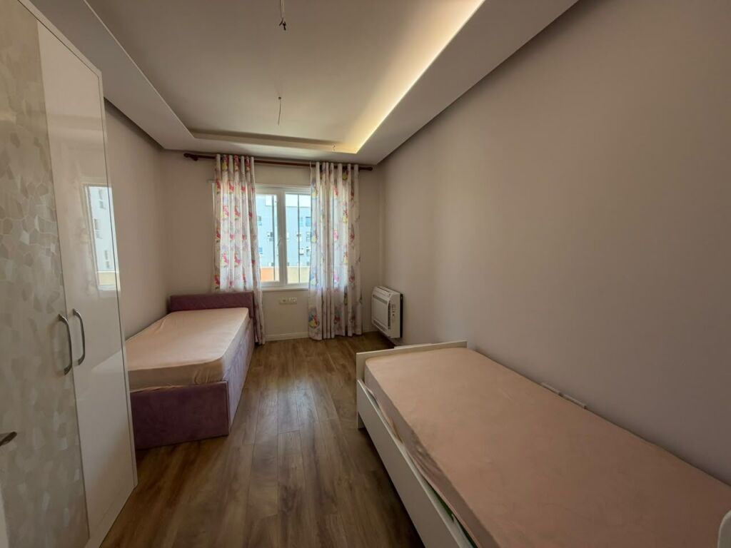 Apartament 2+1 per qira tek Kika 2 tek Komuna e Parisit.