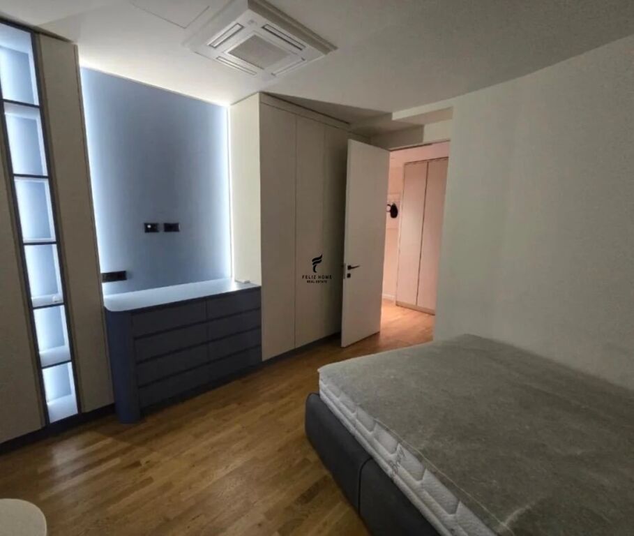 APARTAMENT ME QERA 2+1 RRUGA E KOSOVAREVE 1.800 EURO  FH-95454