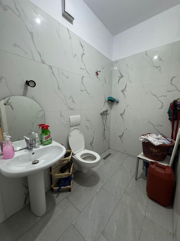 Shitet Apartament 1+1