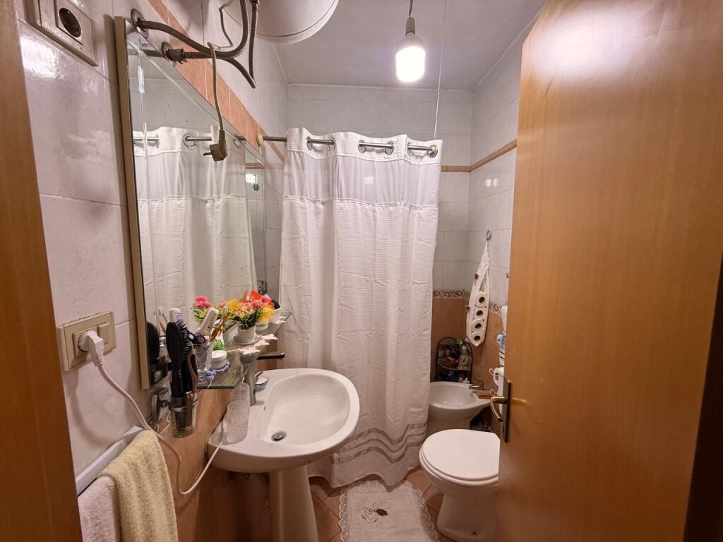 SHITET APARTAMENT 3+1+2 NË ISH-BLLOK