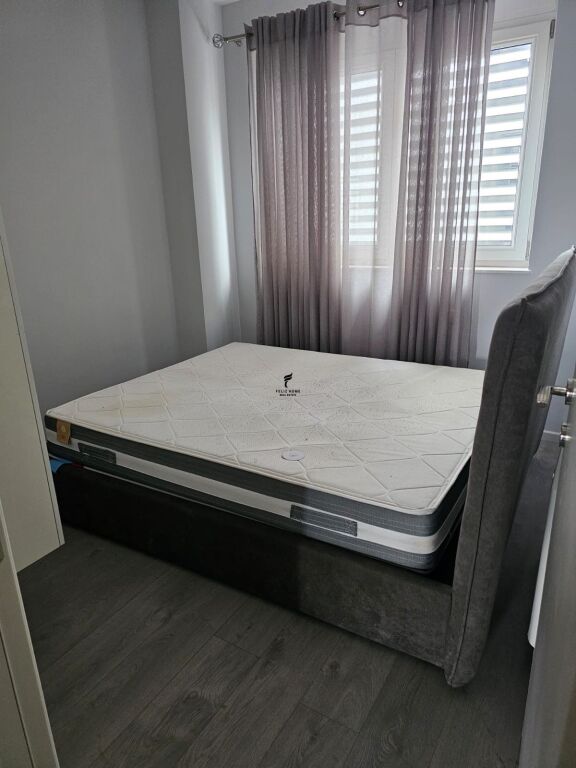 APARTAMENT ME QERA 3+1+3+POST PARKIMI KODRA E DIELLIT 120.000 LEKE FH-95380