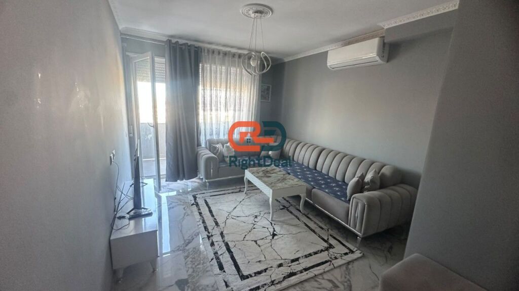 Perballe QSUT, Jepet Me Qira, Super Apartament 2+1, Totalisht I Investuar !!