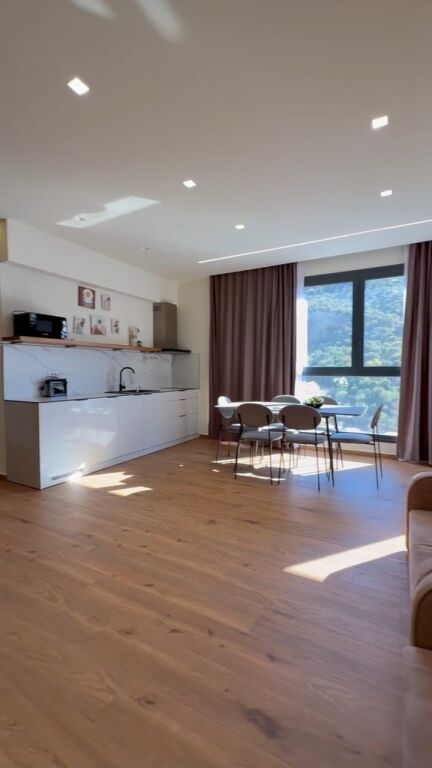APARTAMENT 1+1 ME QERA – LUNGOMARE, VLORË