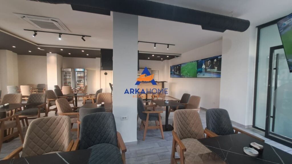 JEPET LOKAL ME QERA 120 M2 "KOMPLEKSI FRATARI, ASTIR" 1000 EURO