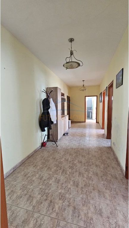 Shitet, Apartament 3+1+2, Stacioni Trenit, Durrës