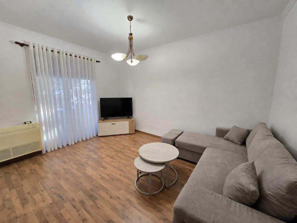 Shitet - Apartament 1+1 tek Shkolla Bashkuar