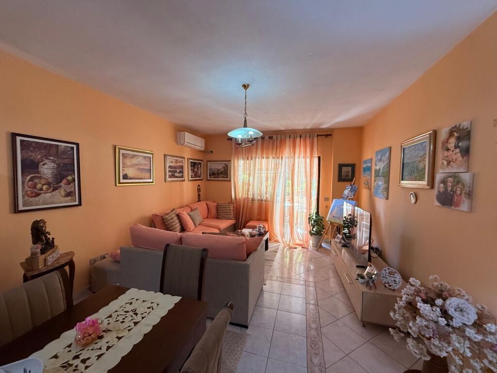 SHITET APARTAMENT 3+1+2 NË ISH-BLLOK