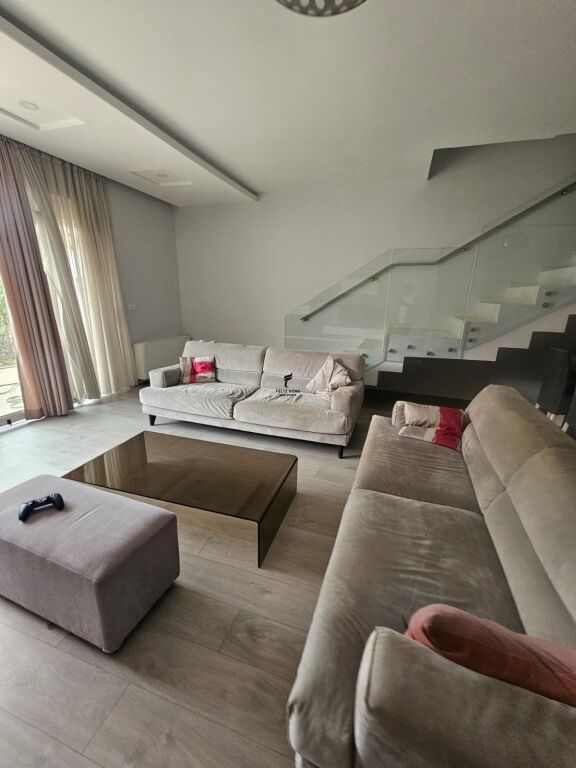 APARTAMENT ME QERA 3+1+3+POST PARKIMI KODRA E DIELLIT 120.000 LEKE FH-95380