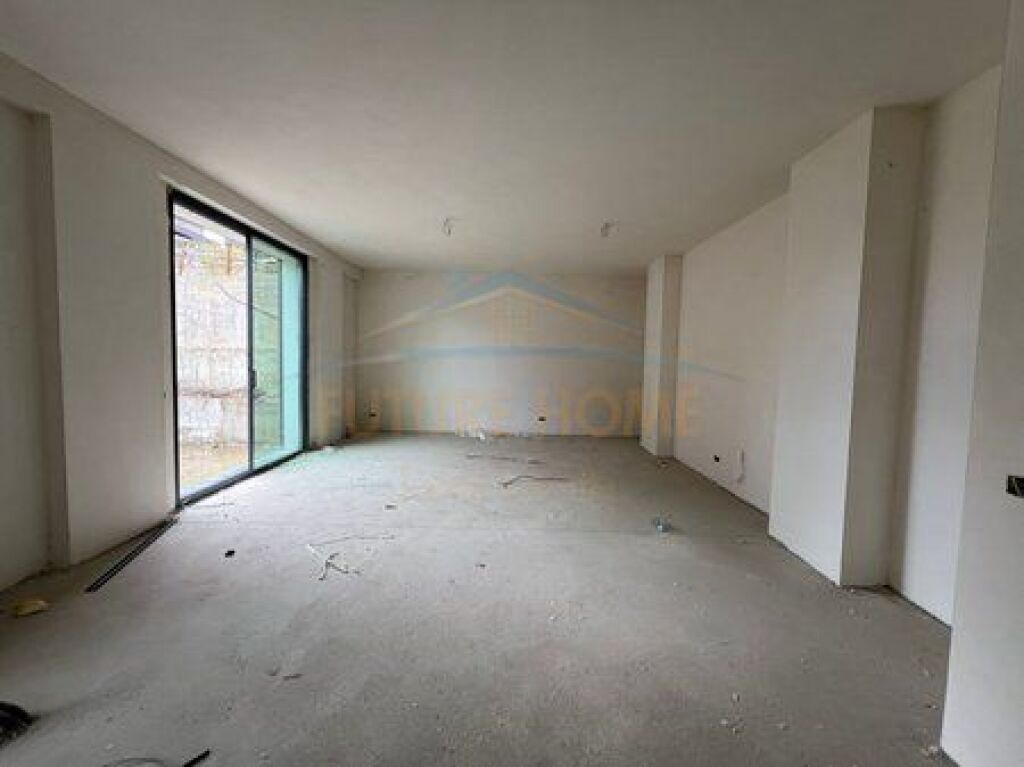 Shitet, Apartament 2+1+2+2 Poste Parkimi, Tulipan Residence, Tiranë PRO60460