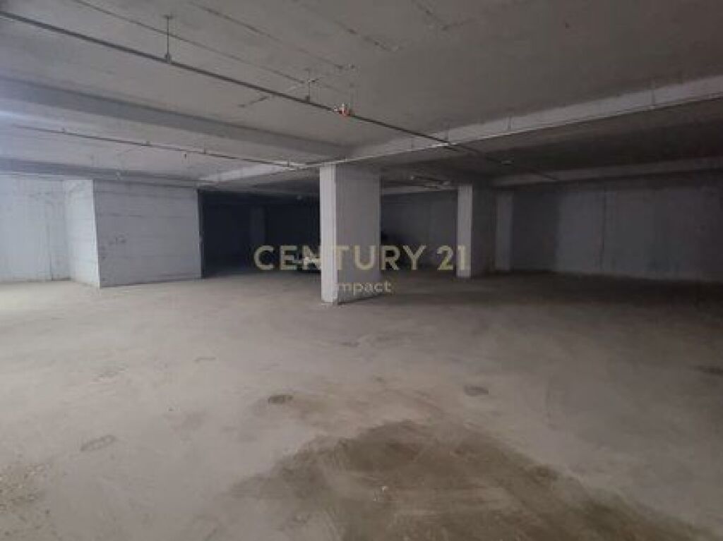 Apartament 2+1+2+ Post parkimi me qira pranë Spitalit QSUT!