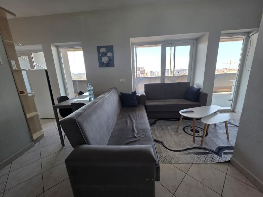 Jepet me Qera Apartament 1+1 + Verandë  📍 Sheshi Shqiponja