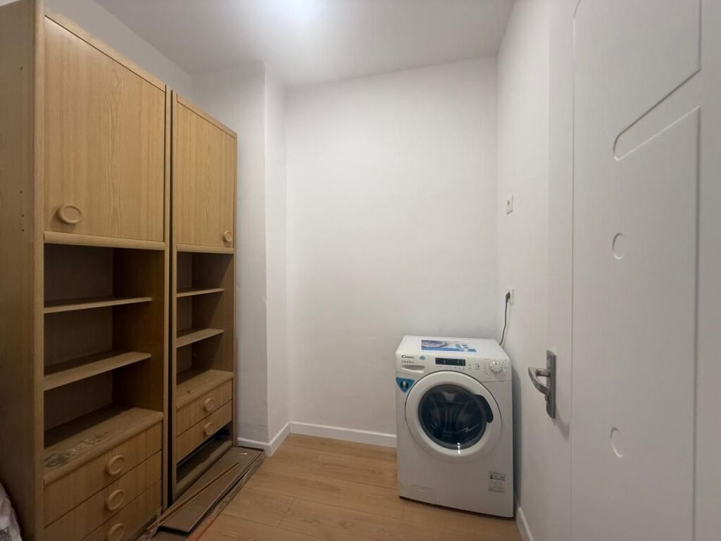 🏢Yzberisht,prane Pasticeri Nela 6 jepet me qera apartament ,2+1,i sapo mobiluar. 56,000Leke(Bruto)   