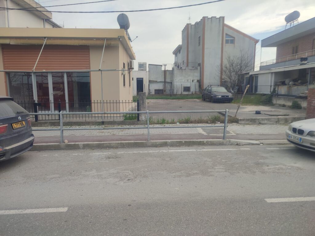 SHITET TOKE PRANE RRUGES SE UNIVERSITETIT, DURRES