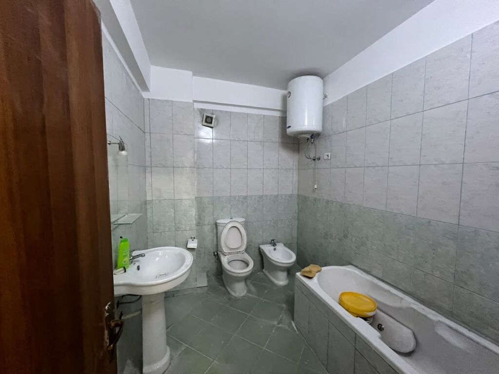 Shitet, Apartament 2+1+2, Nenkalimi i Kodres se Diellit, Tiranë.  Empire74854