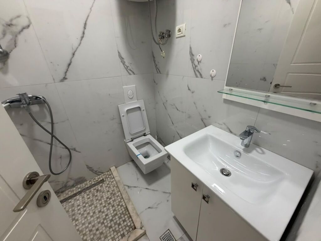 Apartament 2+1 per qira tek Kika 2 tek Komuna e Parisit.