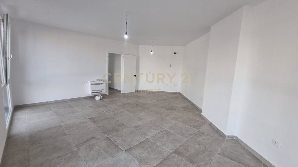 Apartament 2+1+2+ Post parkimi me qira pranë Spitalit QSUT! 650 € /Muaj